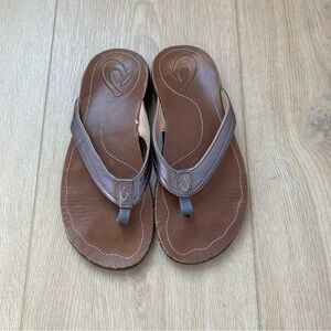 OLUKAI Kumu Silver/Pewter Leather Flip Flop/Thong Sandals